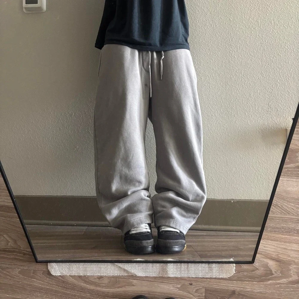 Vintage Y2K/2000s Baggy Grey Hollister Skater Sweatpants! Size M